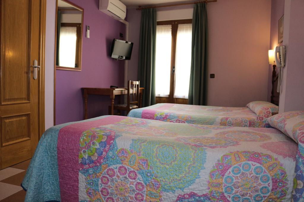 Hostal Don Jaime II Segovia Exterior foto