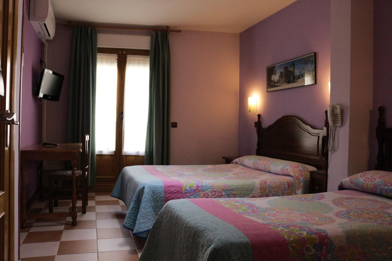 Hostal Don Jaime II Segovia Exterior foto