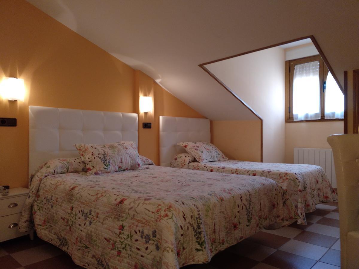 Hostal Don Jaime II Segovia Exterior foto